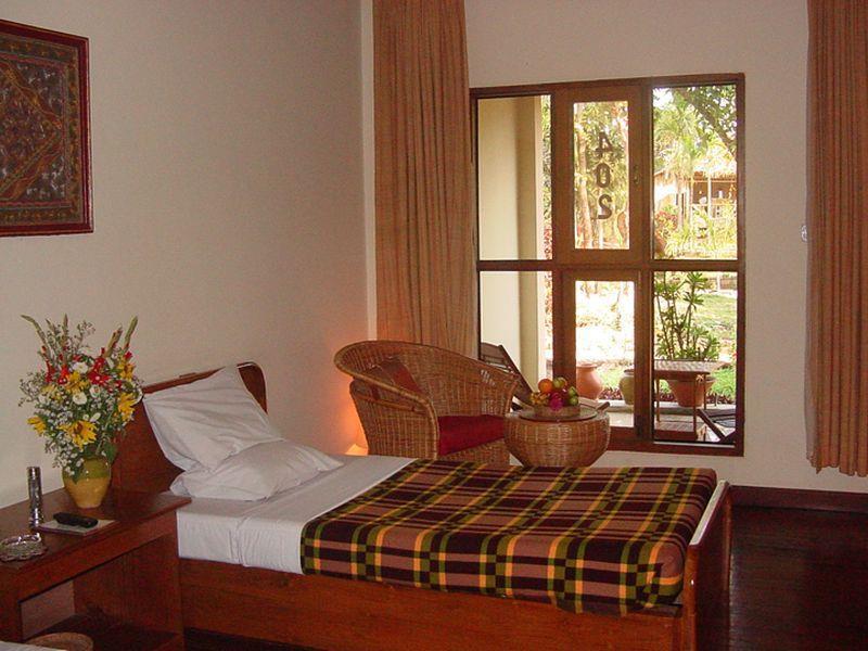 Golden Sunrise Hotel Kyaikto Exterior photo