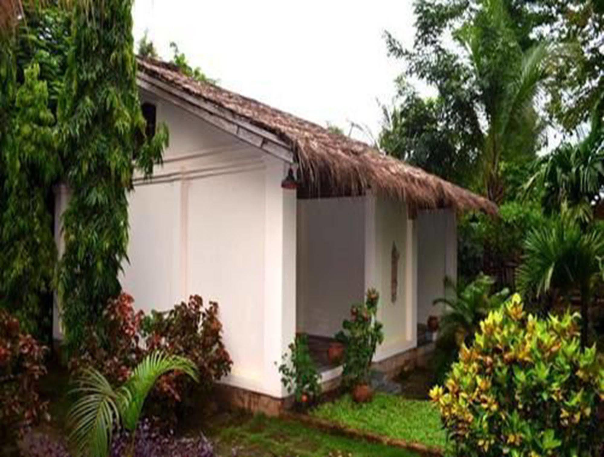 Golden Sunrise Hotel Kyaikto Exterior photo
